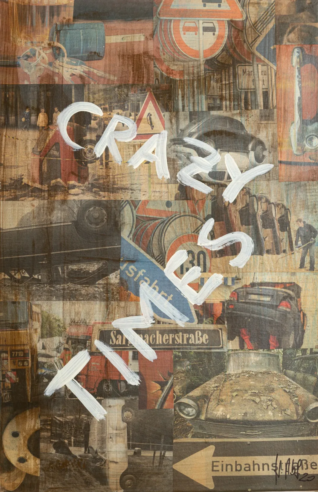 Collage aus Retro-Bildern mit dem Schriftzug "Crazy Times" in weißer Schrift.